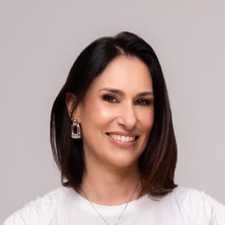 Aline Daltio, fisioterapeuta — Thai Massagem terapêutica